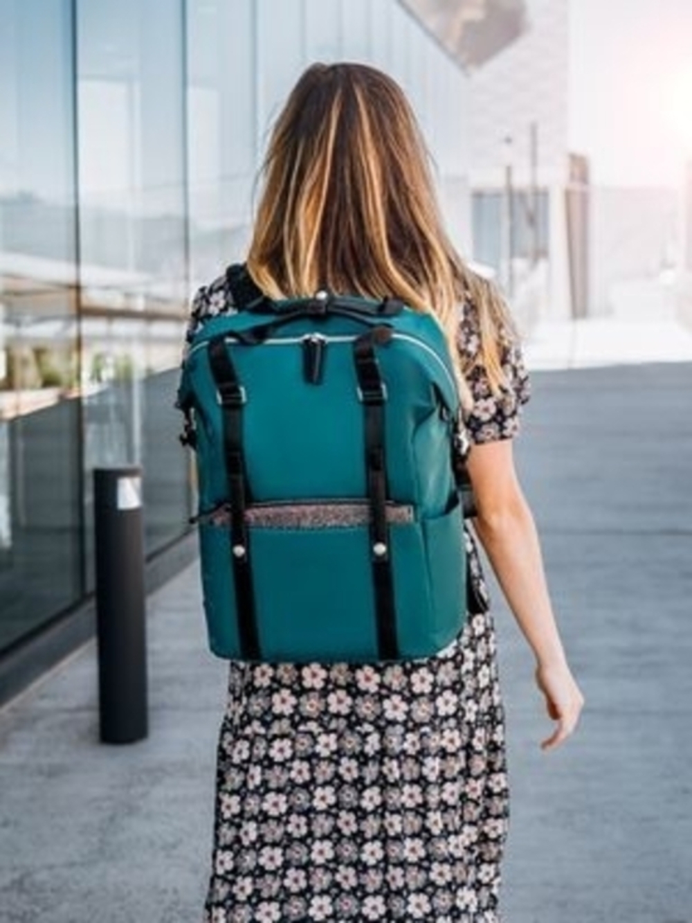 Samsonite & Sarah Jessica Parker: The Carried Away Convertible backpack in teal,